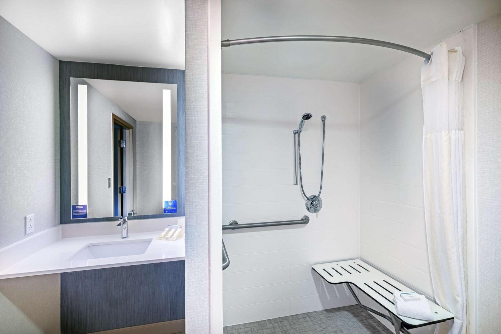 King Room with Roll-In Shower - Mobility/Hearing Accessible